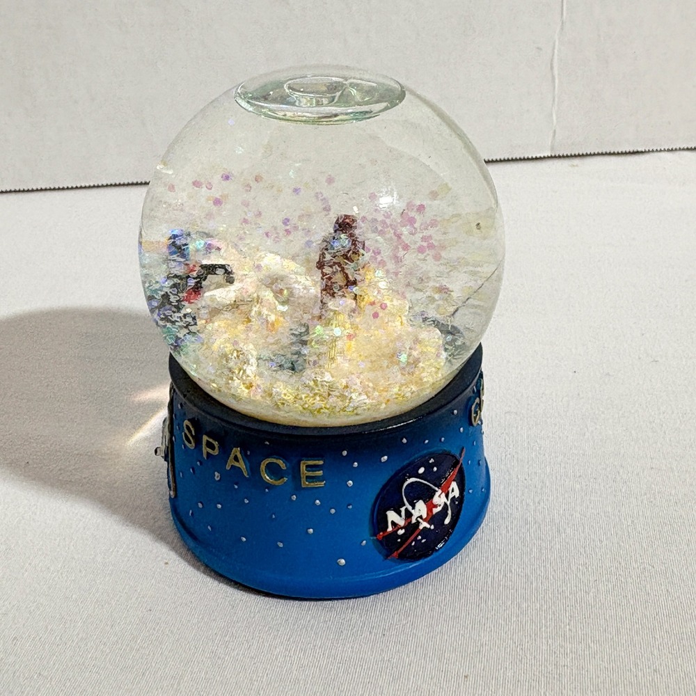 Vintage NASA Kennedy Space Center Snow Globe Apollo Shuttle Mission Glitter
